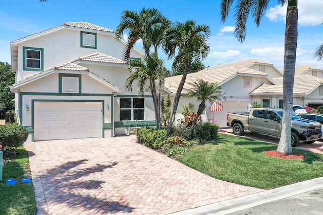 view of front of property featuring a front yard