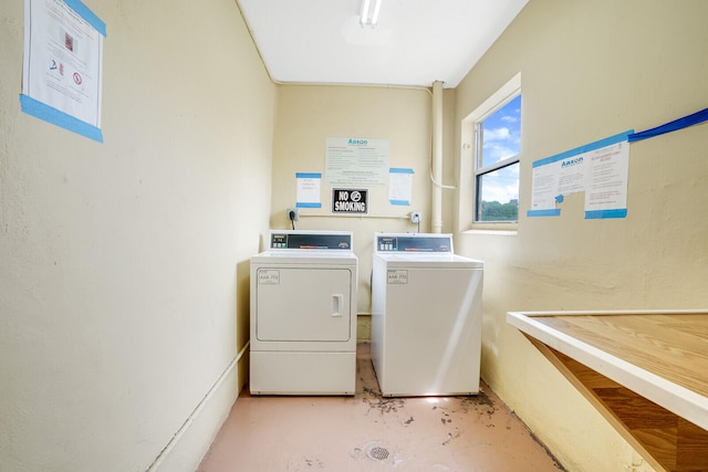 washroom featuring washing machine and clothes dryer