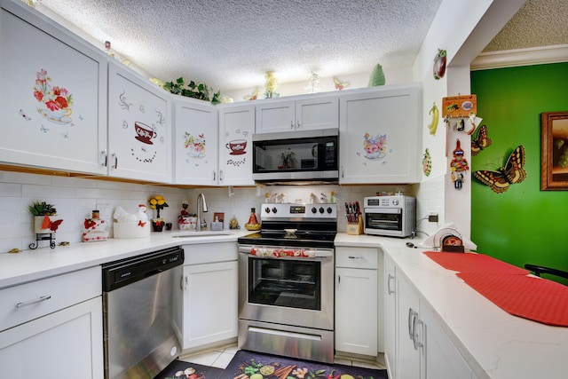 kitchen featuring tasteful backsplash, stainless steel appliances, and a textured ceiling