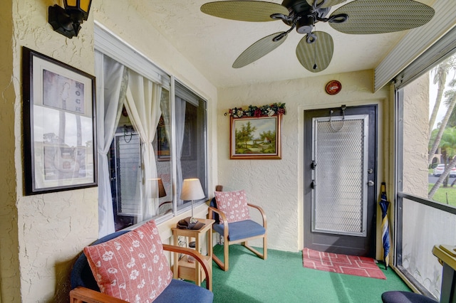 sunroom with ceiling fan