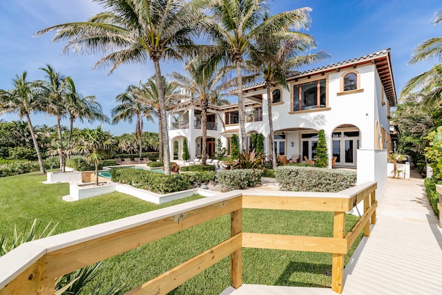 view of front of house featuring a front lawn