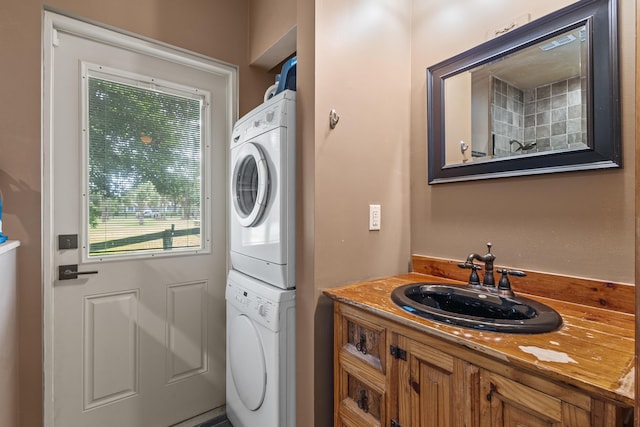 laundry room with sink and stacked washer and clothes dryer