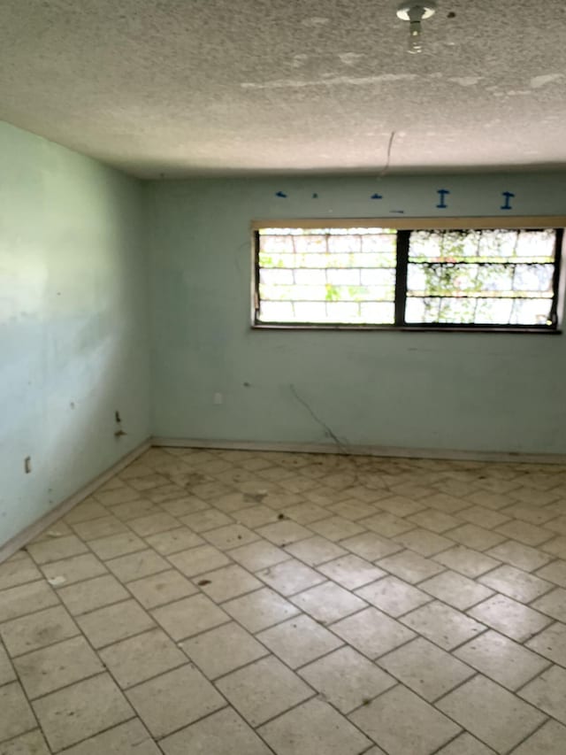 spare room featuring a textured ceiling