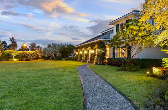 view of yard at dusk