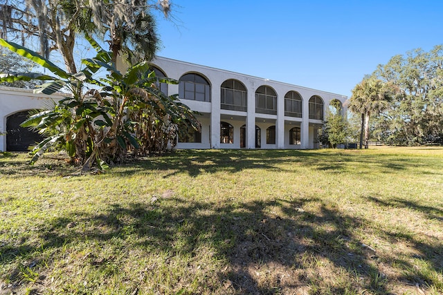 view of front facade with a front lawn