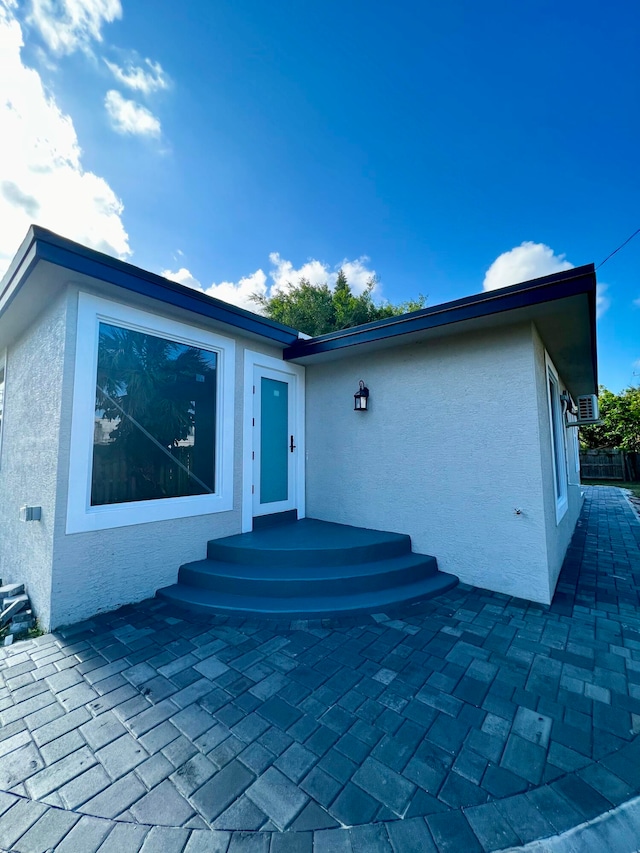 view of front facade featuring a patio