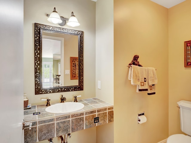 bathroom featuring toilet and sink