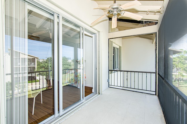 balcony featuring ceiling fan