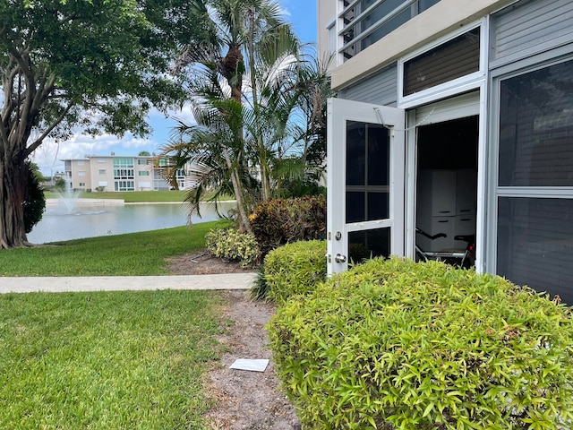 view of yard featuring a water view