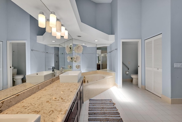 full bath featuring a sink, baseboards, a closet, toilet, and a high ceiling