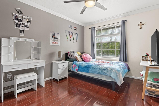 bedroom featuring crown molding, dark hardwood / wood-style flooring, a textured ceiling, and ceiling fan