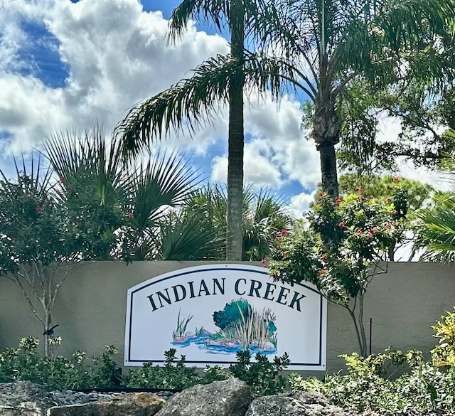 view of community / neighborhood sign