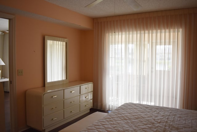 bedroom featuring a textured ceiling and ceiling fan