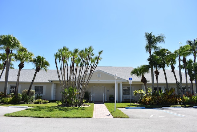 ranch-style house with a front yard