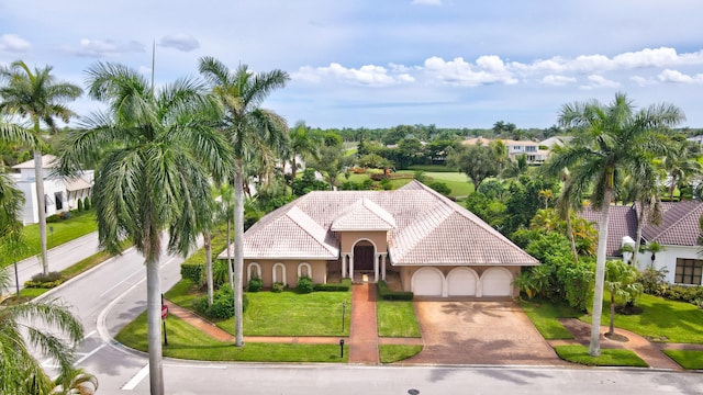 view of front of property featuring a front yard and a garage