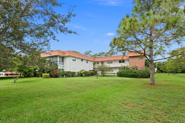 view of front of house with a front lawn