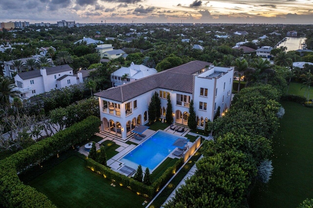 view of aerial view at dusk