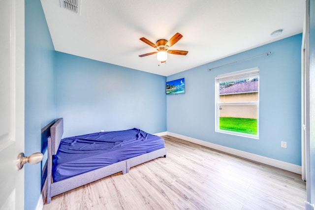 bedroom featuring light hardwood / wood-style floors and ceiling fan