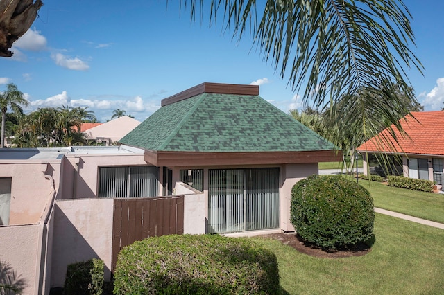 view of front of house with a front yard