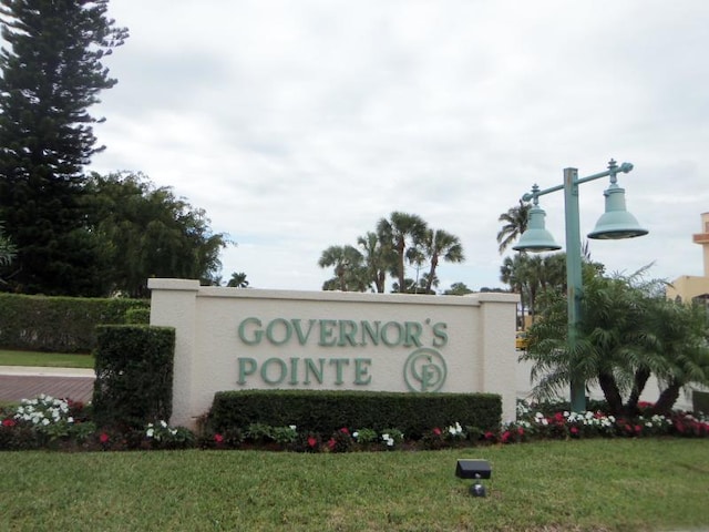 community / neighborhood sign with a yard