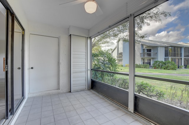 unfurnished sunroom featuring a healthy amount of sunlight and ceiling fan