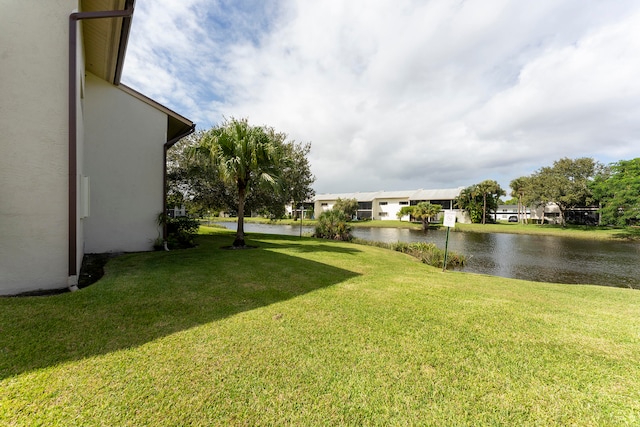 view of yard featuring a water view