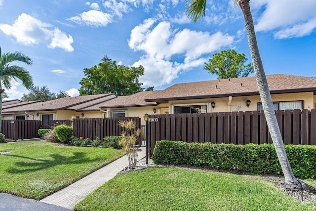 single story home featuring a front lawn