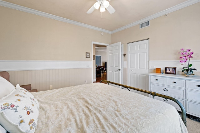 bedroom with crown molding, carpet floors, and ceiling fan