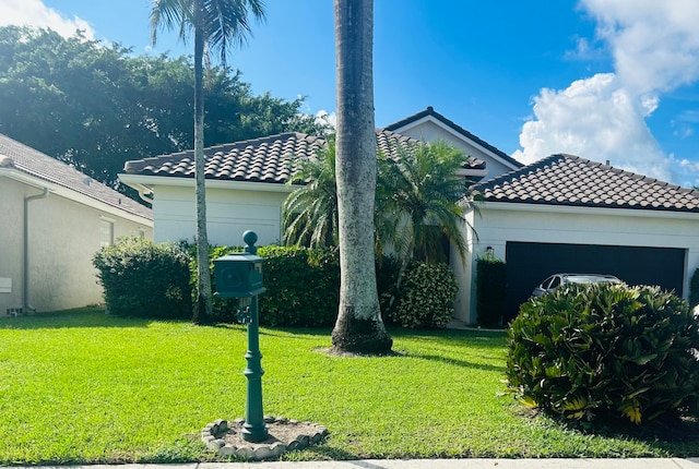 view of front facade featuring a front lawn and a garage