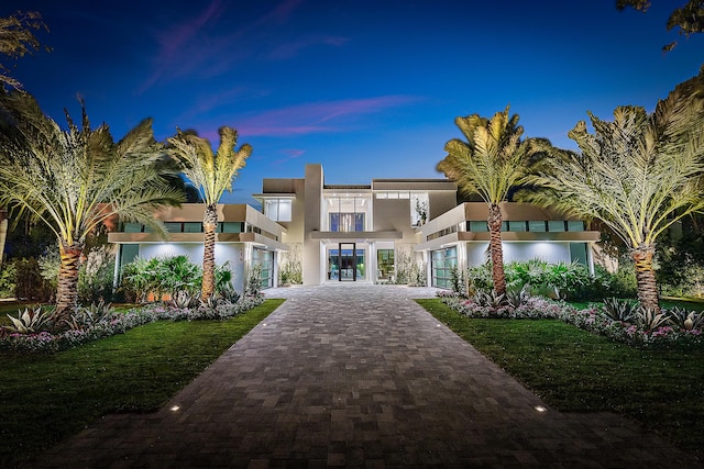 view of front of property with a lawn