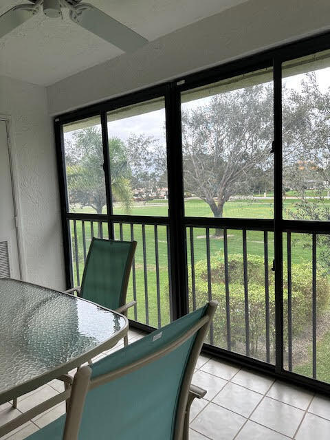 sunroom featuring ceiling fan