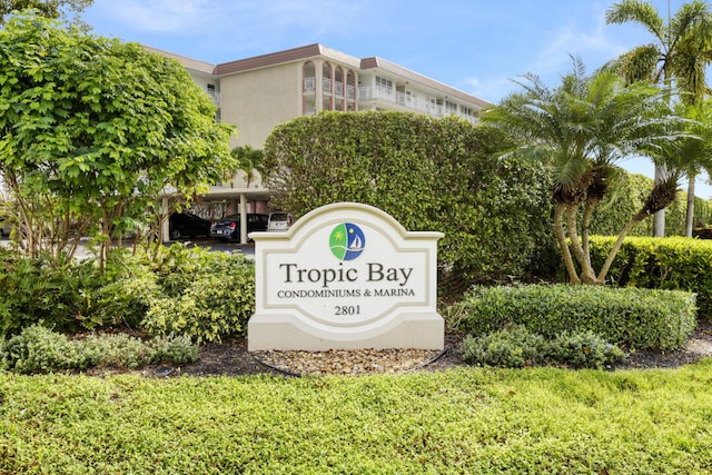 view of community / neighborhood sign