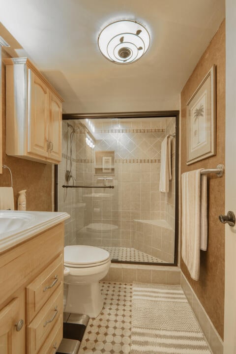 2809 Florida Blvd Unit 208, Delray Beach, FL 33483 - full bath featuring a shower stall, vanity, and toilet