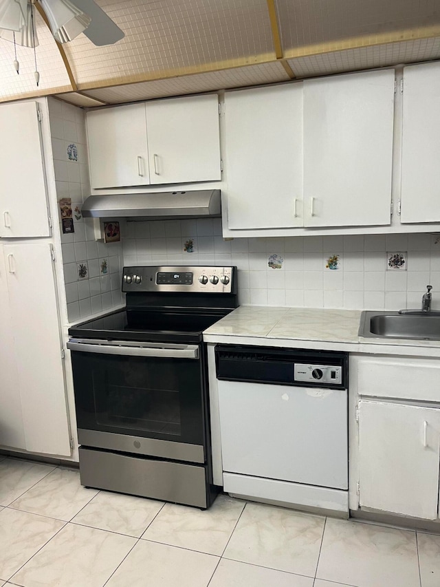 kitchen featuring ceiling fan, white dishwasher, stainless steel electric stove, and tasteful backsplash