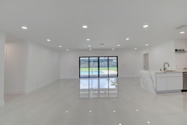 empty room with sink and light tile patterned flooring