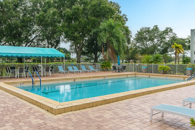 view of swimming pool