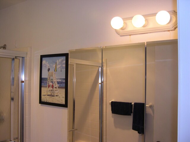 1172 Commodore Ct Unit 204, Fort Pierce, FL 34949 - full bathroom with tiled shower