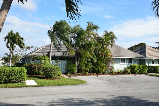 view of front of property