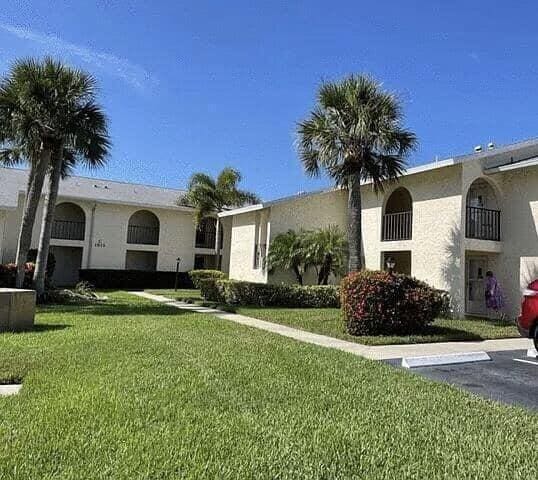 view of front of home with a front lawn