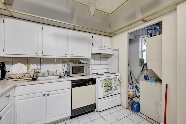 kitchen featuring a sink, under cabinet range hood, white cabinetry, white appliances, and light countertops