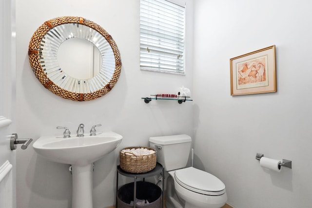 143 Isle Verde Way, Palm Beach Gardens, FL 33418 - half bath with toilet