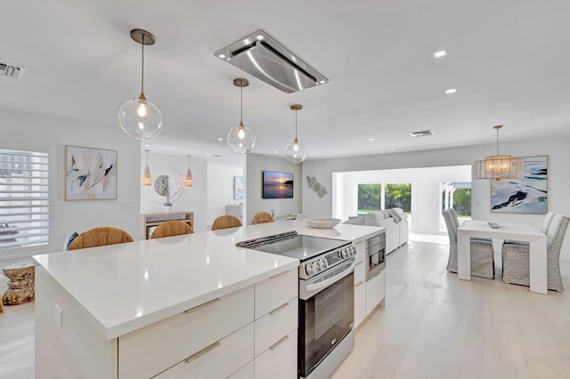 530 NW 14th St, Delray Beach, FL 33444 - kitchen featuring stainless steel appliances, modern cabinets, open floor plan, a spacious island, and recessed lighting