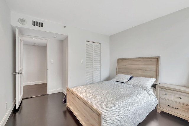 bedroom featuring a closet