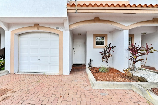 view of front of home featuring a garage