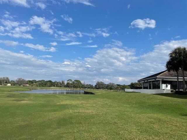 view of yard featuring a water view