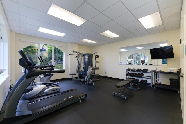 exercise room featuring a drop ceiling