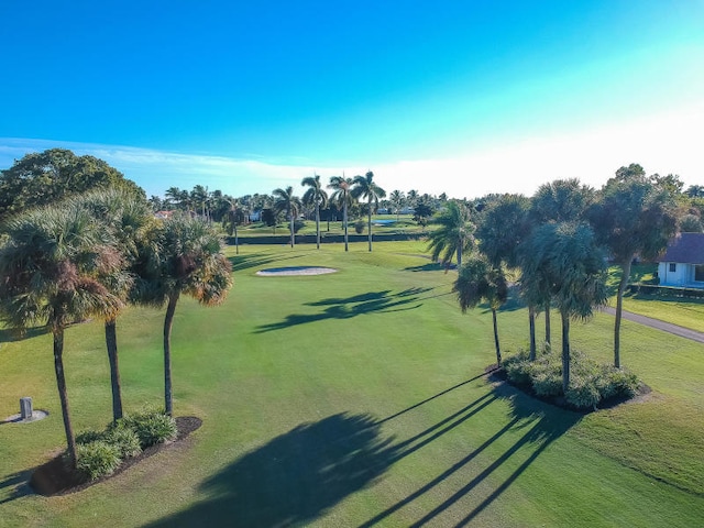 view of property's community featuring a lawn