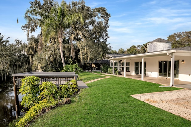 view of yard featuring a patio