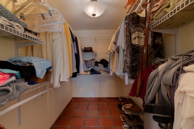 walk in closet featuring tile patterned floors