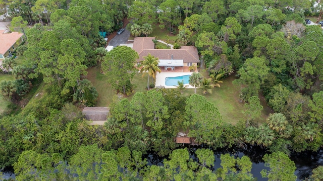 bird's eye view featuring a forest view